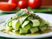 Итальянский салат из кабачков - это бюджетно и вкусно