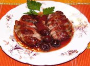 Утиные грудки в меде с вишневым соусом