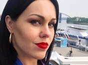 Горячая штучка: ALYOSHA показала идеальную фигуру в ультра коротком платье 