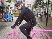 Улыбка до ушей: исландские полицейские показали свои веселые будни 