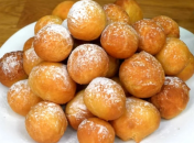 Сирні пончики можна легко приготувати вдома