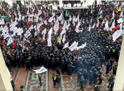 Под Радой много активистов и правоохранителей