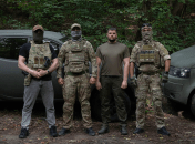 Власник "Доміно" Антон Шухнін придбав для розвідників позашляховик та закликав бізнес також допомагати захисникам