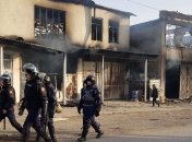 Есть погибшие: В Казахстане люди на улицах устроили пожар и массовые стычки (Видео)