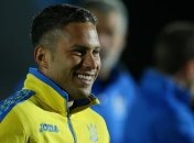 Марлос уладил проблемы с документами и присоединился к сборной