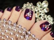 Педикюр 2019: оригинальные идеи со стразами