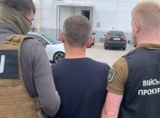 Инспектора ГФС поймали на взятке за оформление авто 