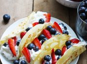 Блинчики с фруктово-кремовой начинкой