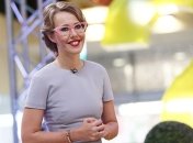 Попахивает скандалом: Собчак обвинила Ким Кардашьян в ношении подделок 