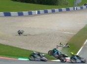 Гонщик оказался в миллиметрах от смерти: видео жуткой аварии 