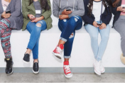 С детьми все прекрасно, это взрослые пытаются вернуть их в XX век: учитель о новом поколении