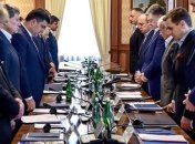 Порошенко выразил соболезнования семьям погибших в катастрофе Боинга