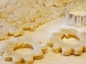 Лікарі розповіли, кому не можна їсти сире тісто