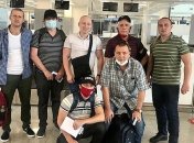 В Украину вернулись 6 моряков с Curacao Trader, их встречает Зеленский
