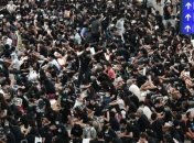 Тысячи людей в Гонкноге вышли на митинг в поддержку полиции