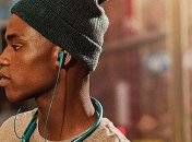 Компания Samsung презентовала новые гибкие Bluetooth-наушники