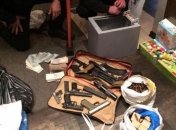 В Киевской области полиция изъяла большой арсенал оружия и крупную сумму денег