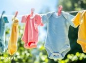 Є певні правила прання дитячого одягу (зображення створено за допомогою ШІ)