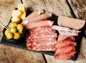 Новогодний стол: секреты мясной нарезки (видео)