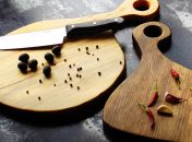 Со временем на разделочных досках появляются пятна