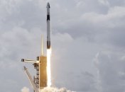 Корабль Crew Dragon с астронавтами на орбите и направляется к МКС (Видео)