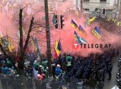 В ход пошли дымовые шашки