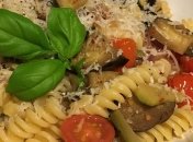 Простой рецепт пасты с кабачком и баклажаном от кулинарного обозревателя The Guardian