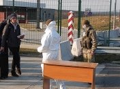 Как украинцы возвращались домой: тысячи пришли пешком к границе (Видео)