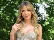 "Barbie girl": Леся Никитюк в милом наряде малинового цвета