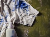 Плями крові треба виводити одразу (зображення створено за допомогою ШІ)