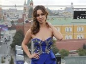 Девушка Бонда прилетела в Москву