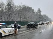 Авария на Столичном шоссе в Киеве: столкнулись два автомобиля, погиб человек