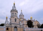 Корецкий монастырь заблокировали люди в форме