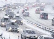 Дороги Киева от снега чистят почти 190 единиц спецтехники