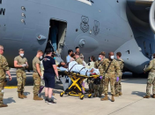 Афганська жінка народила на борту військового літака під час евакуації