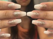 Ногти Fombre — последняя тенденция в минималистском маникюре