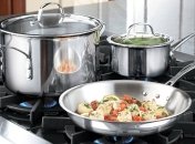 Желательно чистить посуду от накипи не реже чем один раз в неделю