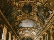 Музей не для коронавируса: Во Франции закрыли Лувр