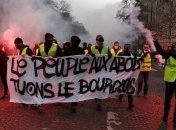 Полиция Парижа задерживает провокаторов в желтых жилетах