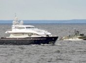 У любовницы Путина нашли 40-метровую яхту, которую охраняет новейший катер российского флота
