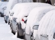 Около 200 человек остаются в снежном плену на дорогах Украины