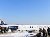 В Ірані пасажирський літак викотився за межі злітно-посадкової смуги (Відео)