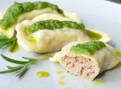 Уникальный рецепт вареников с мясом на пару и зеленым соусом