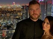 Жена Ярмоленко засветила пышную грудь на рождественском фото