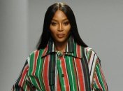 Наоми Кэмпбелл разделась в метро: все ради рекламы сумок