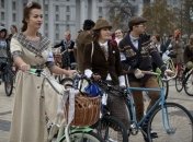 В Тернополе состоялся велопробег в одежде в стиле 30-40-х годов