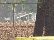 Пассажирский самолет в США обрушился на футбольное поле (Видео)