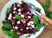 Салат из свеклы с зеленью и сыром