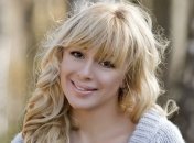 Алена Апина не постеснялась показать лицо без макияжа