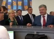 "Я паспорт потерял": Порошенко в Харькове посетил новый центр админуслуг
